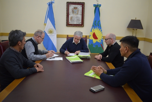 SE FIRMÓ EL CONTRATO CON LA EMPRESA PARA COMENZAR, EN LOS PRÓXIMOS DÍAS, CON LA REMODELACIÓN DEL CENTRO COMERCIAL