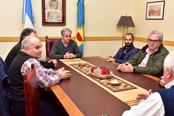 JAVIER GASTÓN SE COMPROMETIÓ A DESTRABAR EL CONFLICTO PARA QUE LOS TRANSPORTISTAS ESCOLARES COBREN LO ADEUDADO