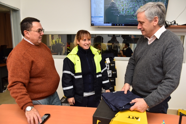 JAVIER GASTÓN: “ASUMIMOS EL COMPROMISO DE EQUIPAR CON LA INDUMENTARIA ADECUADA A NUESTROS TRABAJADORES MUNICIPALES”