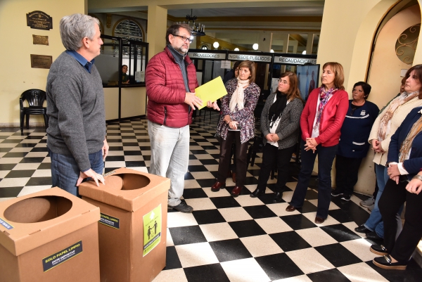 JAVIER GASTÓN PRESENTÓ EL PROGRAMA DE CLASIFICACIÓN DE RESIDUOS “EMPECEMOS POR CASA”