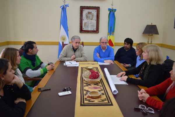 JAVIER GASTÓN SE REUNIÓ CON LA COMUNIDAD EDUCATIVA DEL INSTITUTO 57