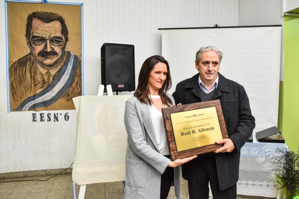 JAVIER GASTÓN: “QUE LA COMUNIDAD EDUCATIVA MANTENGA VIVO EL NOMBRE DE RAÚL ALFONSÍN, ES UN ORGULLO PARA TODO CHASCOMÚS”.