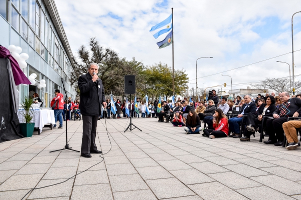 JAVIER GASTÓN: “QUIERO FELICITAR Y HOMENAJEAR A TODOS LOS QUE FORMARON PARTE DE LA ESCUELA NORMAL EN SUS 100 AÑOS DE HISTORIA”. 