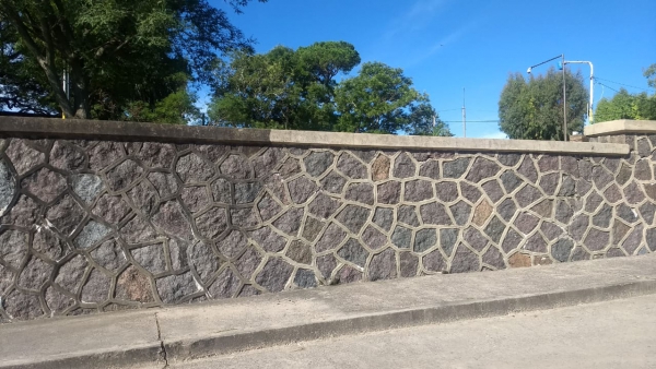 CON LOS TRABAJOS DE ACONDICIONAMIENTO EN EL SECTOR DE LA BAJADITA SE AVANZA EN LA PUESTA EN VALOR DE LA COSTANERA