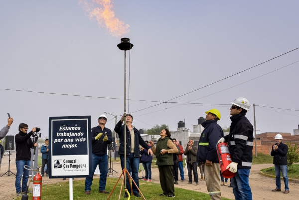 JAVIER GASTÓN: “CON EL GAS NATURAL LAS FAMILIAS DEJARÁN ATRÁS LA INCOMODIDAD DE IR A COMPRAR UNA GARRAFA A CUALQUIER HORA PARA COCINAR, BAÑARSE O LAVAR LOS PLATOS”