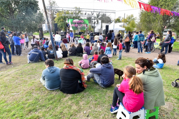 JAVIER GASTÓN: “ES HERMOSO VER A TODAS LAS FAMILIAS Y LOS CHICOS DISFRUTANDO DE EXCELENTES ESPECTÁCULOS A METROS DE SUS CASAS”