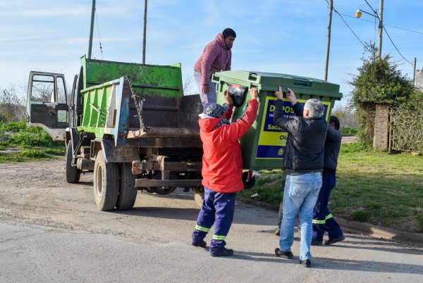 YA FUERON COLOCADOS LOS NUEVOS CONTENEDORES DE BASURA EN EL BARRIO GALLO BLANCO