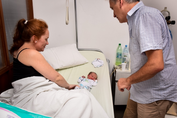 JAVIER GASTÓN: “ESPERAMOS QUE ESE MOMENTO TAN ESPECIAL QUE SIGNIFICA PARA TODAS LAS FAMILIAS LA LLEGADA DE UN BEBÉ LO PODAMOS VIVIR, EN POCO TIEMPO, EN LA NUEVA SALA DE PEDIATRÍA”