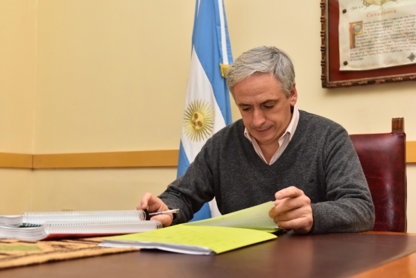 JAVIER GASTÓN: “LA APERTURA DE LAS FÁBRICAS ES UNA MUY BUENA NOTICIA PARA LAS FAMILIAS DE CHASCOMÚS”.