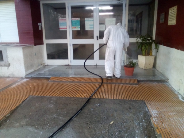 DESINFECCIÓN GENERAL EN EL HOSPITAL MUNICIPAL