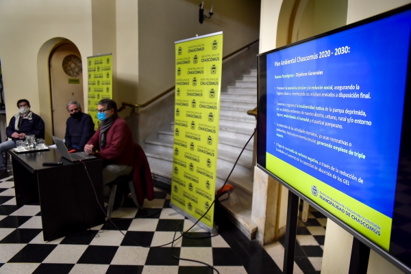 JAVIER GASTÓN: “NOS LLENA DE ORGULLO QUE EN ESTE CONTEXTO DE INCERTIDUMBRE ESTEMOS PROYECTANDO EN NUESTRA CIUDAD UN POLO PRODUCTIVO AMBIENTAL CON IMPORTANTES BENEFICIOS PARA LAS GENERACIONES FUTURAS”