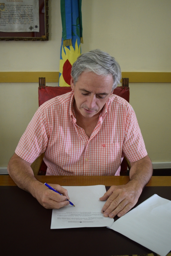 JAVIER GASTÓN: “LA SALUD PÚBLICA SIEMPRE HA SIDO UNA PRIORIDAD PARA NOSOTROS. ESTAMOS MUY CONTENTOS DE PODER CONSTRUIR UN NUEVO Y RENOVADO CENTRO DE ATENCIÓN PRIMARIA DE SALUD EN EL BARRIO IPORÁ”