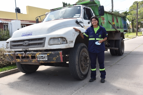 ROCÍO CASO ES LA PRIMERA MUJER QUE SE INCORPORA A LA MUNICIPALIDAD COMO CHOFER 