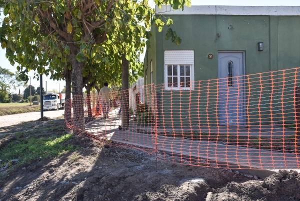 COMENZÓ LA CONSTRUCCIÓN DE VEREDAS COMUNITARIAS EN EL BARRIO EL ALGARROBO