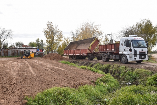 COMENZARON LOS TRABAJOS PARA LA CONSTRUCCIÓN DE LA PLAZA EL ALGARROBO 