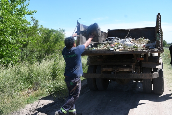  El barrio San Cayetano contra el dengue: Campaña de limpieza y descacharrado