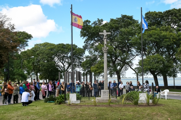 EMOTIVO HOMENAJE AL HERMANAMIENTO CHASCOMÚS-LALÍN