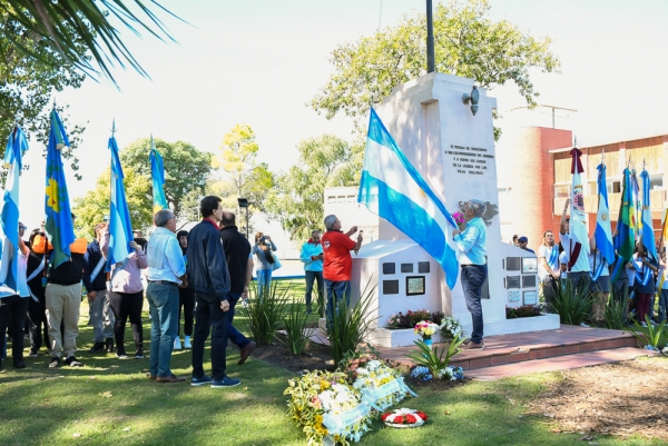 EMOTIVO HOMENAJE A LOS VETERANOS DE LA GUERRA DE MALVINAS 