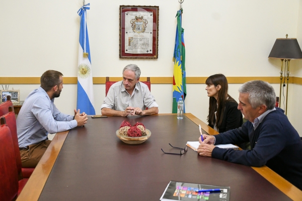 JAVIER GASTÓN SE REUNIÓ CON REPRESENTANTES DE LA EMPRESA VILLA DEL SUR 