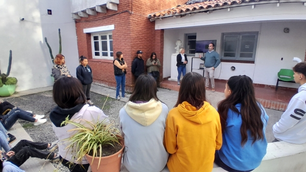 ESTUDIANTES DE LA ESCUELA MEDIA VISITARON EL CENTRO DE MONITOREO