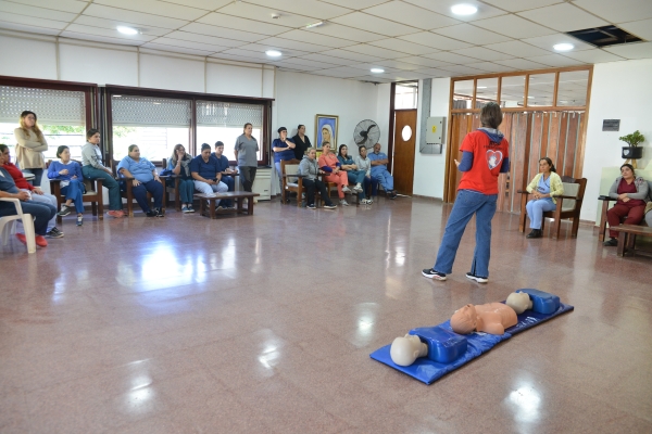 CAPACITACIÓN EN PRIMEROS AUXILIOS Y RCP PARA EL PERSONAL DEL HOGAR DE ANCIANOS MUNICIPAL