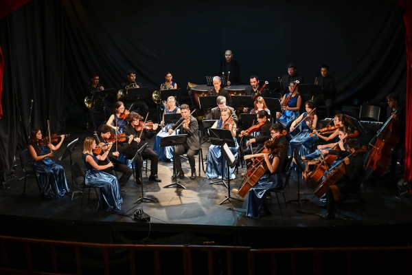 LA ORQUESTA FILARMÓNICA BRILLÓ EN EL ESCENARIO DEL TEATRO BRAZZOLA