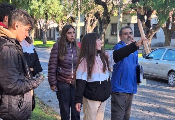 ESTUDIANTES DE LA ESCUELA AGRARIA REALIZAN UN INVENTARIO DEL ARBOLADO URBANO DE CHASCOMÚS