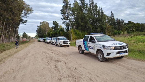 OPERATIVO CONJUNTO CONTRA CARRERAS CLANDESTINAS DE MOTOS CERCA DE LA RUTA 20