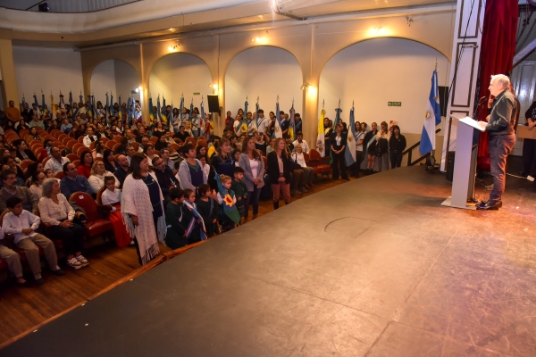 ACTO OFICIAL EN CONMEMORACIÓN DE LA REVOLUCIÓN DE MAYO