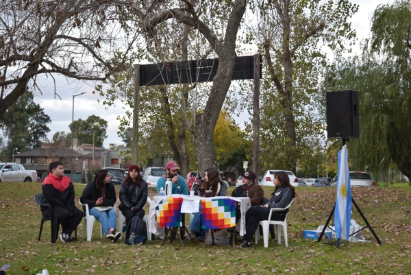 ESTUDIANTES Y VECINOS SE UNIERON EN CHASCOMÚS EN DEFENSA DE LA EDUCACIÓN PÚBLICA