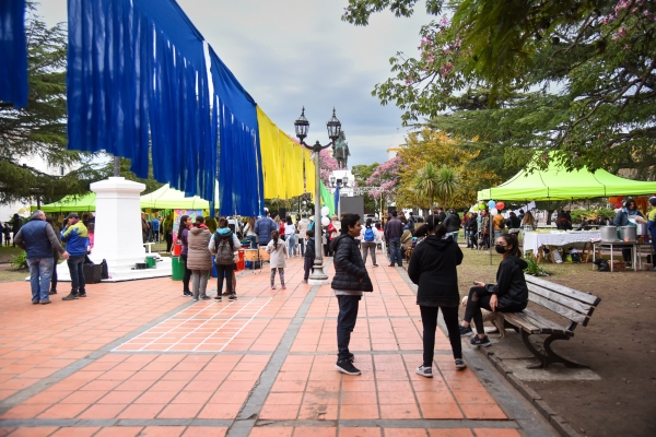 VAMOS A LA PLAZA A FESTEJAR EL CUMPLEAÑOS DE CHASCOMÚS 