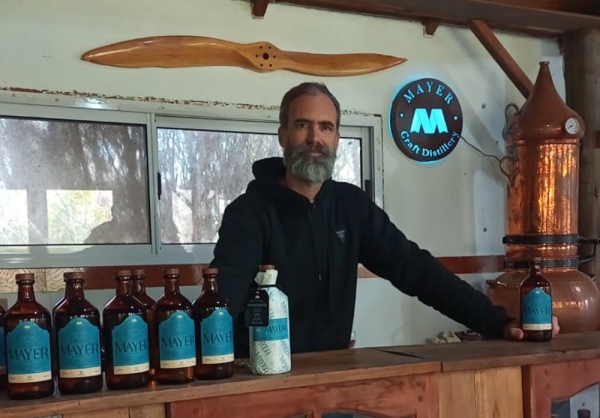 GIN MAYER: UN BEBIDA PREMIUM PRODUCIDA EN CHASCOMÚS