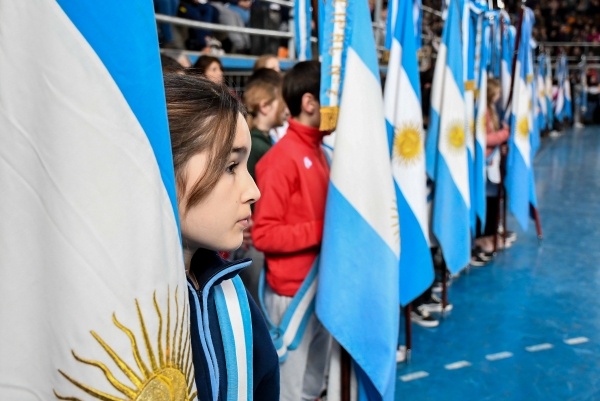 ALUMNOS Y ALUMNAS DE 4º AÑO DE LAS ESCUELAS PRIMARIAS HARÁN LA PROMESA A LA BANDERA