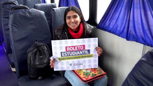 Entrega de credenciales de transporte para estudiantes chascomunenses del Centro Universitario