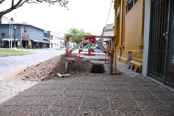 Trabajos de recambio en la red cloacal de la calle Arenales