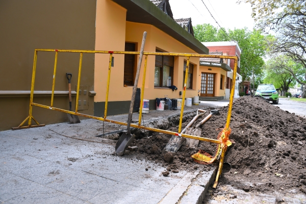 Trabajos de recambio en la red cloacal de la calle Arenales