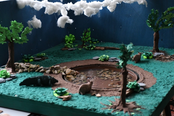 Javier Gastón recorrió la Expo de la Escuela Técnica Nº 1