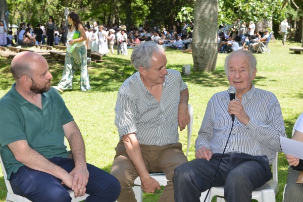 Javier Gastón en el homenaje al reconocido artista local Rubén Perotta
