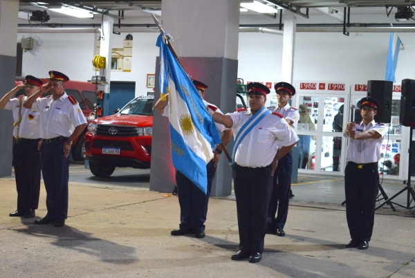 Javier Gastón acompañó la emotiva celebración del 65° aniversario de la Sociedad de Bomberos Voluntarios