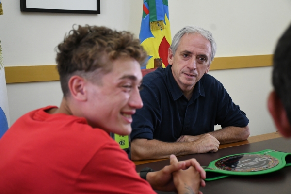 Javier Gastón recibió al nuevo campeón interprovincial de boxeo