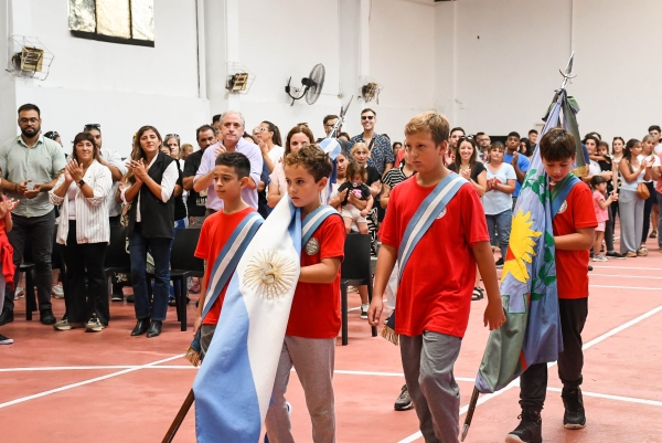 Javier Gastón acompañó el inicio del ciclo lectivo en Chascomús