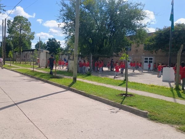  Fueron plantados 23 árboles en la Escuela Municipal Nº 2