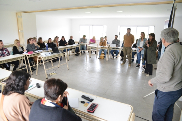  Javier Gastón participó de la mesa distrital del Consejo de Educación y Trabajo