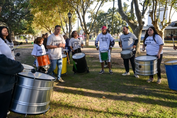 La plaza Sarmiento luce renovada y con nuevo patio de juegos