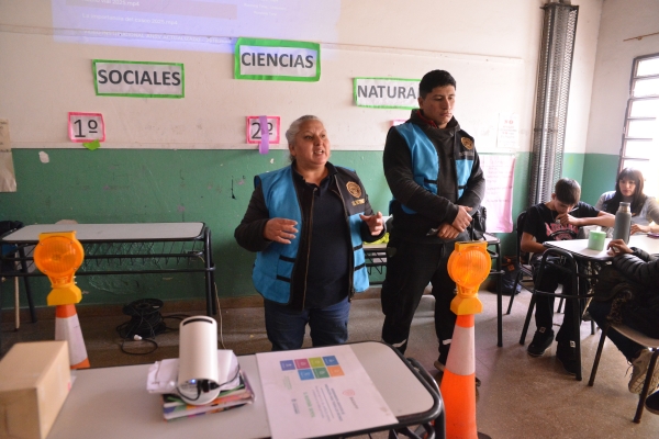 Capacitación sobre educación vial en escuelas secundarias