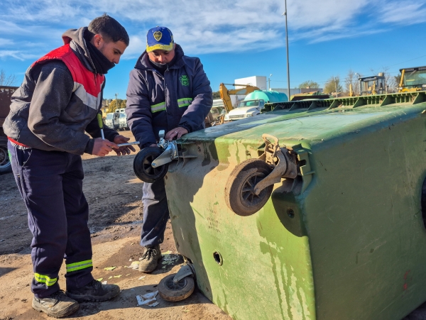Mantenimiento y limpieza de contenedores para cuidar la higiene urbana