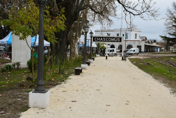 Trabajos de embellecimiento de la plaza Sarmiento y plazoleta Newton