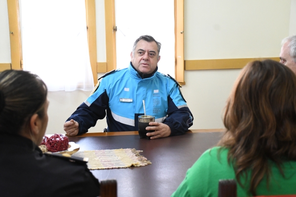 Javier Gastón recibió a la nueva titular de la Estación de Policía Comunal