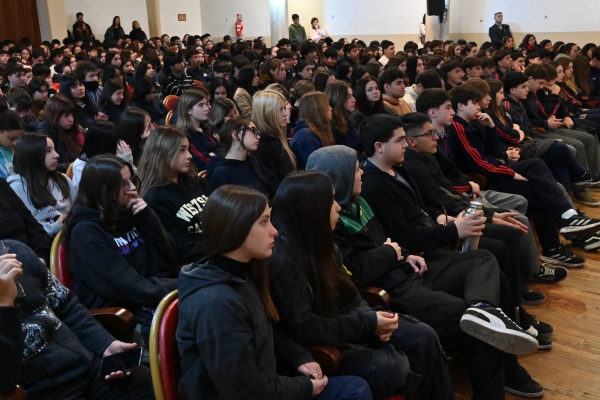 Candidatos locales debatieron en el Teatro Municipal Brazzola