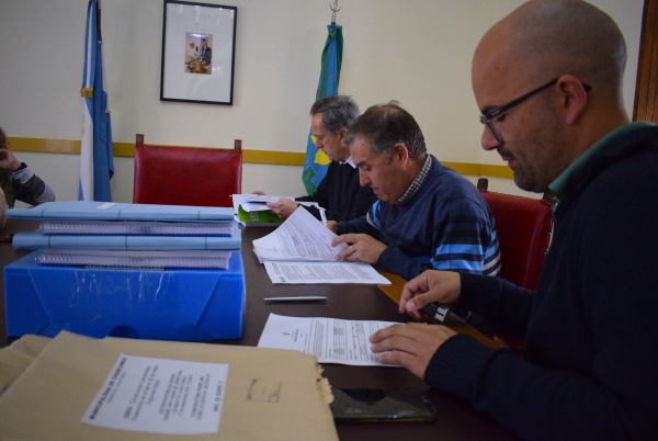 Apertura de sobres en la licitación pública para la segunda etapa del Centro Universitario